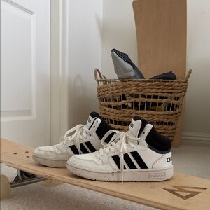 Adidas- Kids White and Black Sneakers 👟